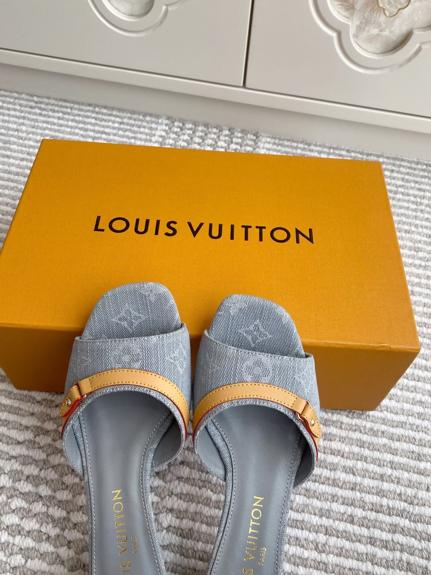 UA LV 6AM Mule