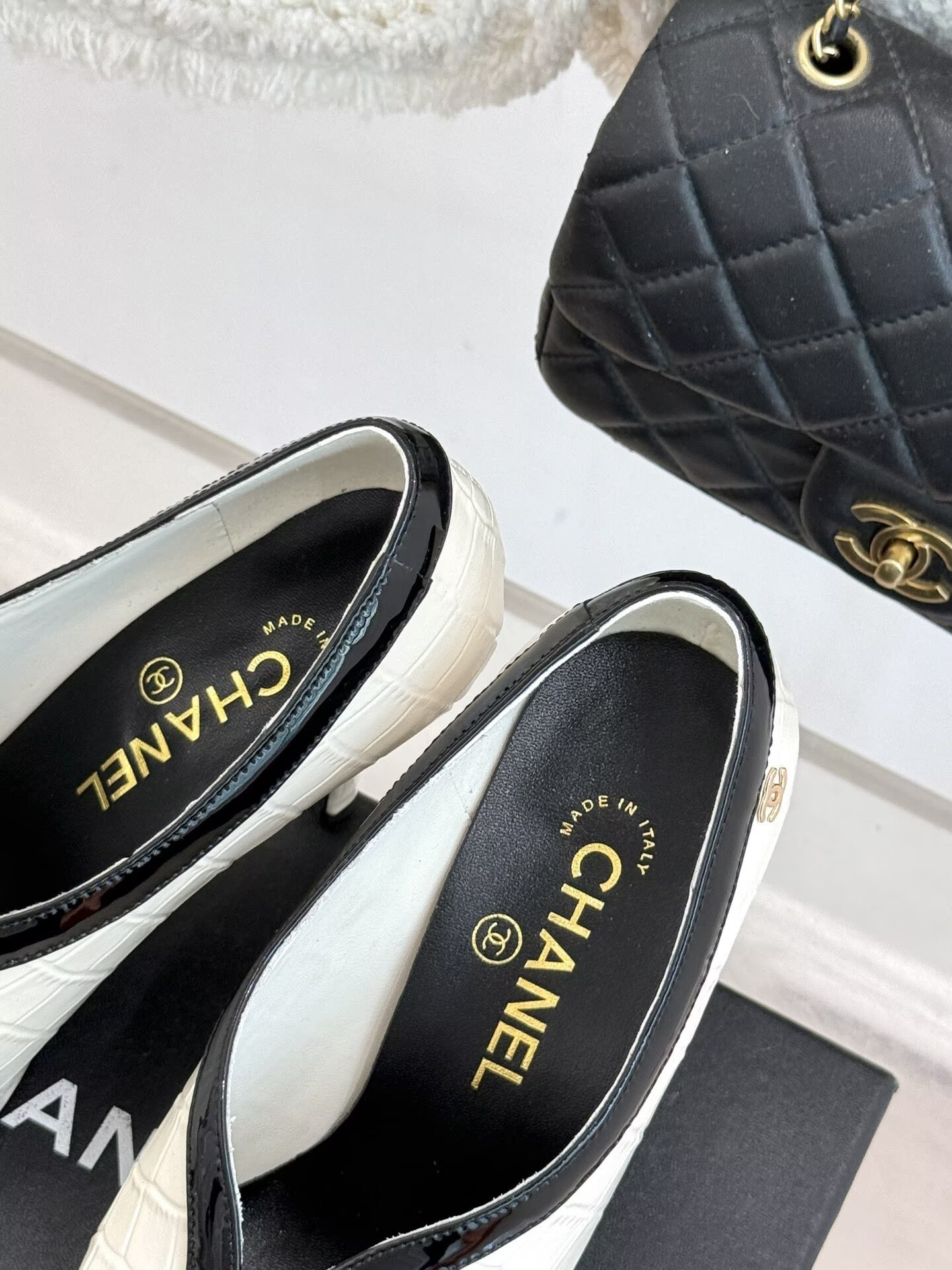 ua Ch**el pumps