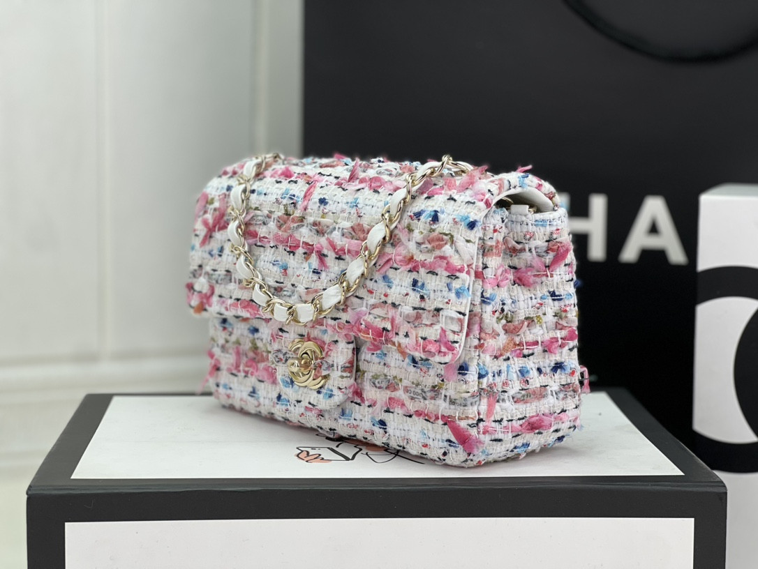 CHANEL MINI CLASSIC 11.12 HANDBAG 20 12 × 20 × 6 cm
