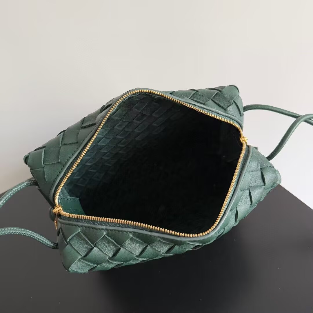B0tt*ga Ven*ta Medium Loop Cross-Body Bag 22x15x8cm