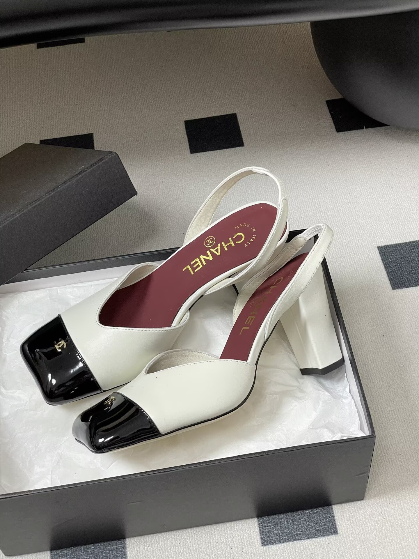 ua Ch**el slingbacks