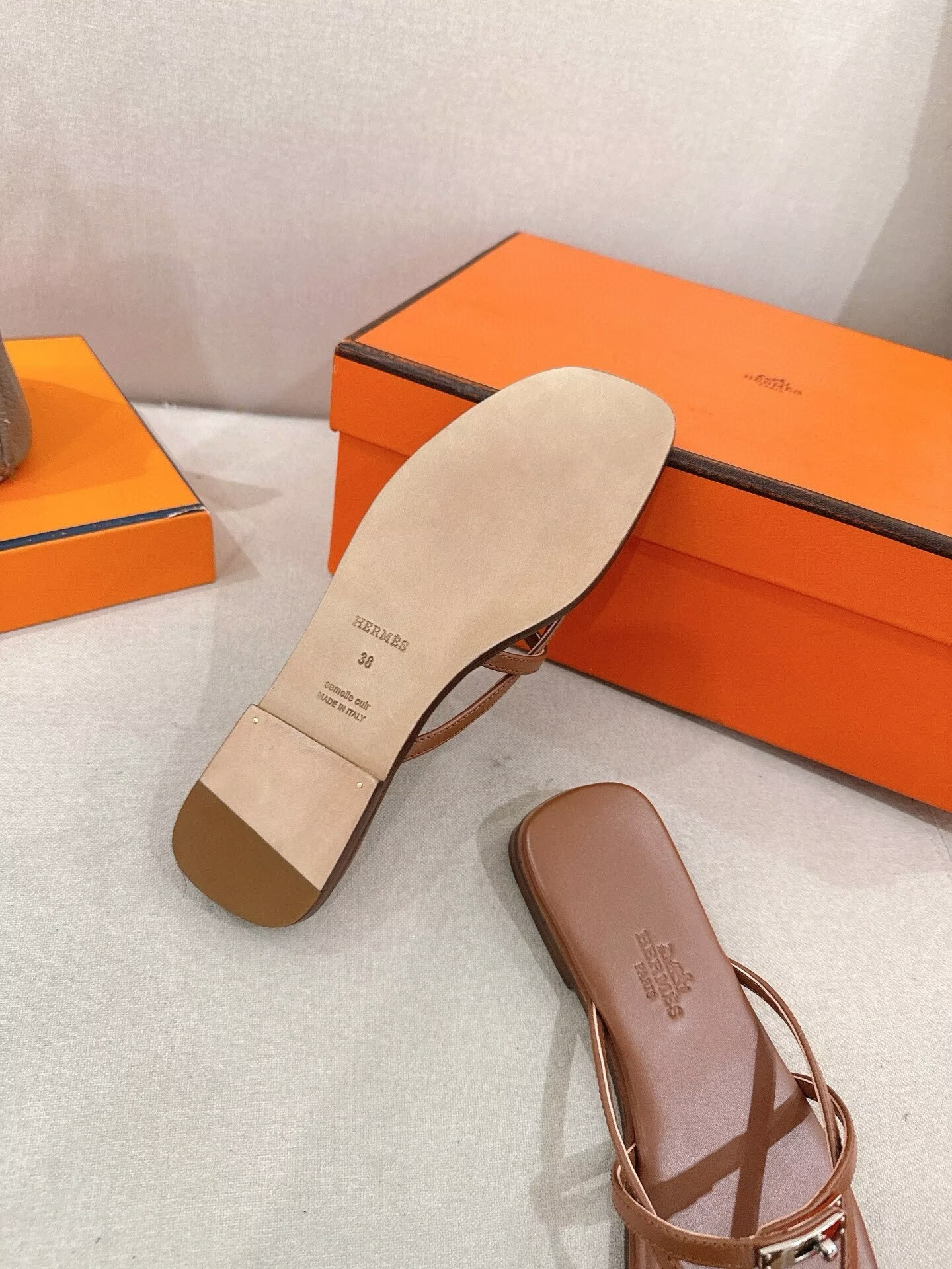 ua H**me5 miss sandals