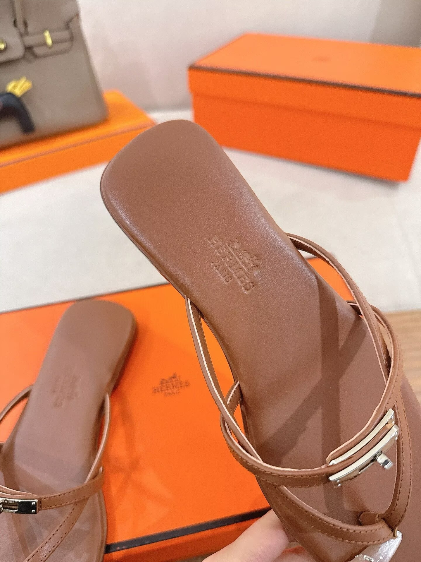 ua H**me5 miss sandals