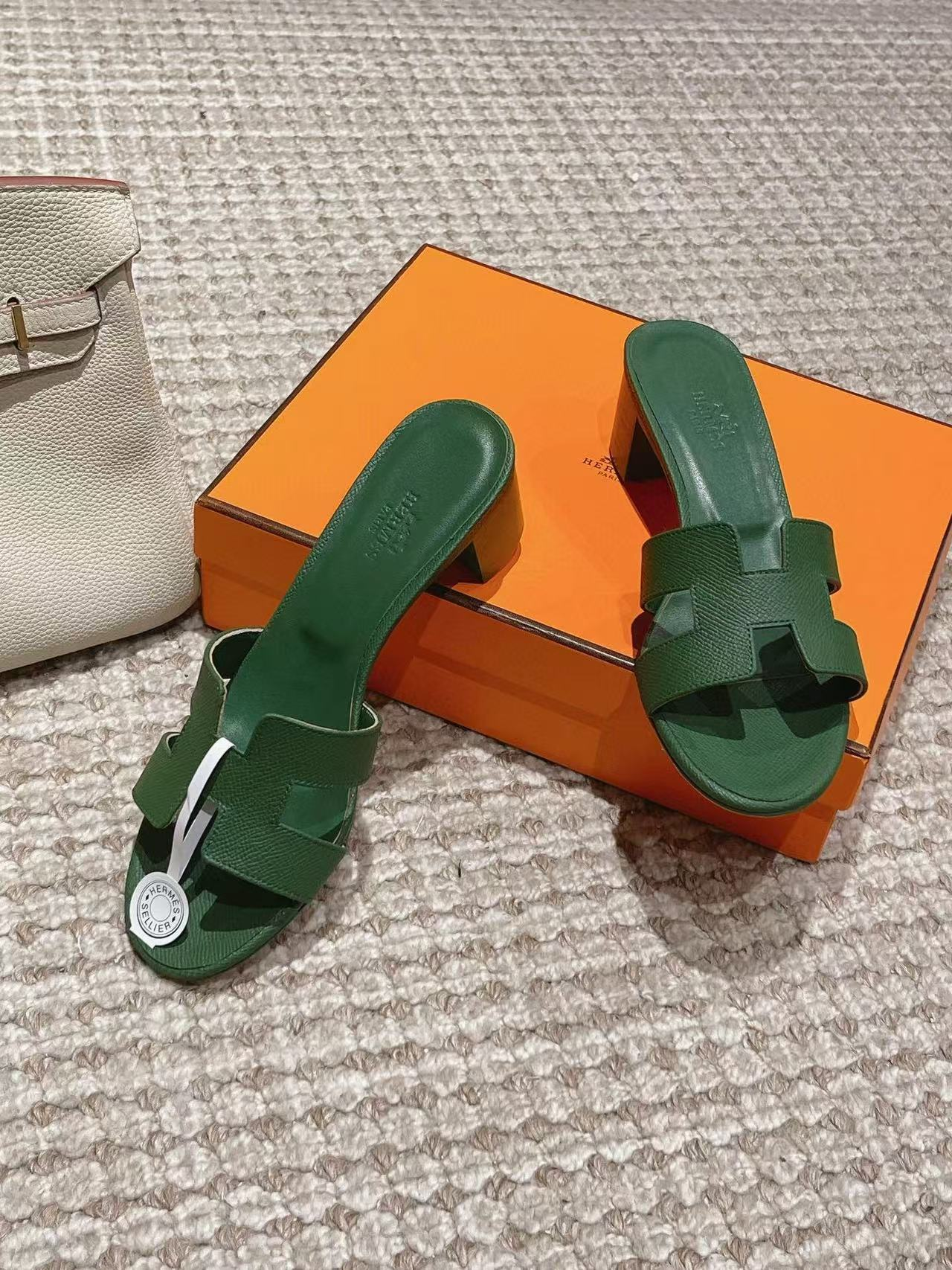 UA H**me5 Oasis sandal