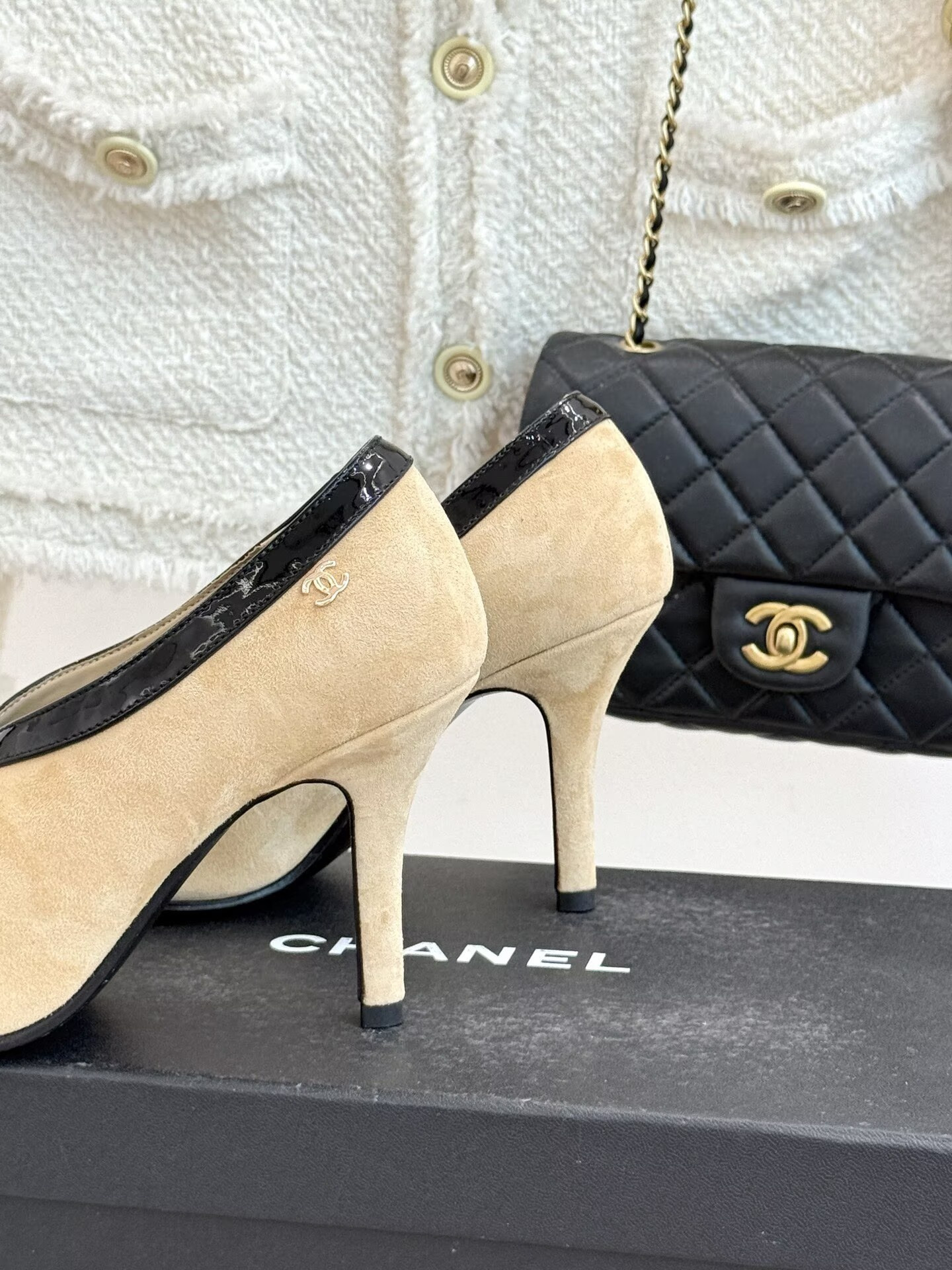 ua Ch**el pumps