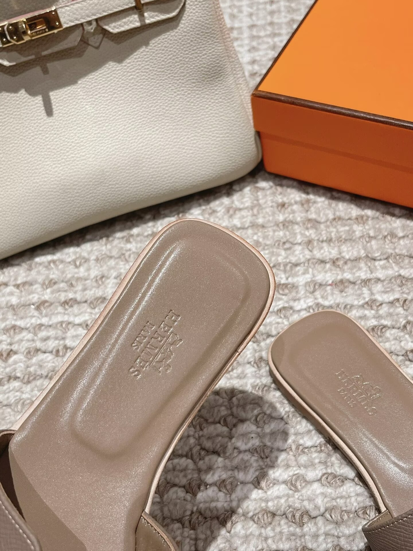 ua H**me5 oran sandal