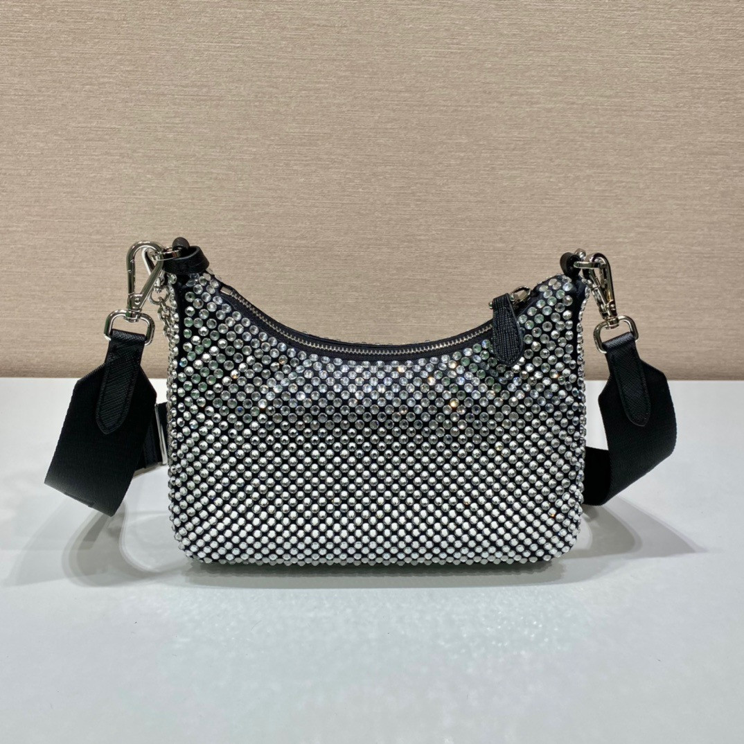 Pra*a Re-Edition 2005 duchess bag 18x22x6cm
