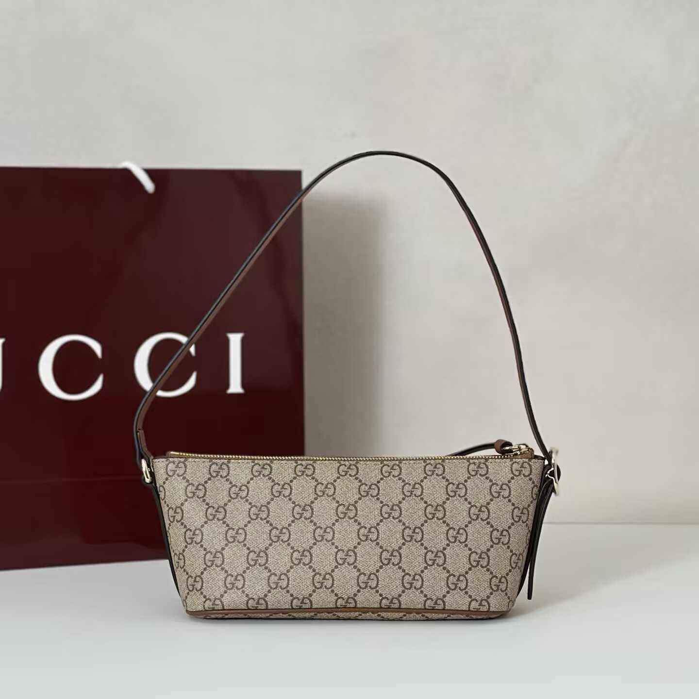Gvc*1 gg emblem small shoulder bag 27x10.5x9cm