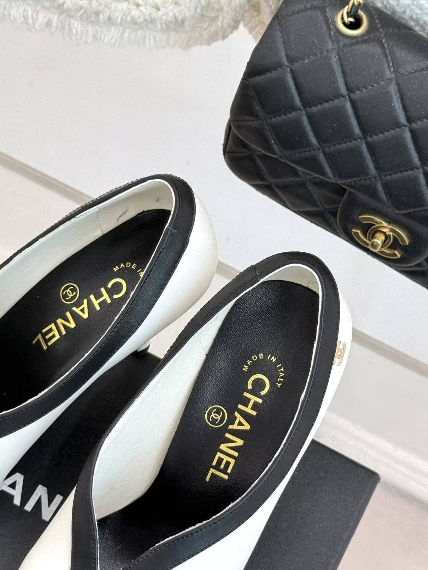 ua Ch**el pumps