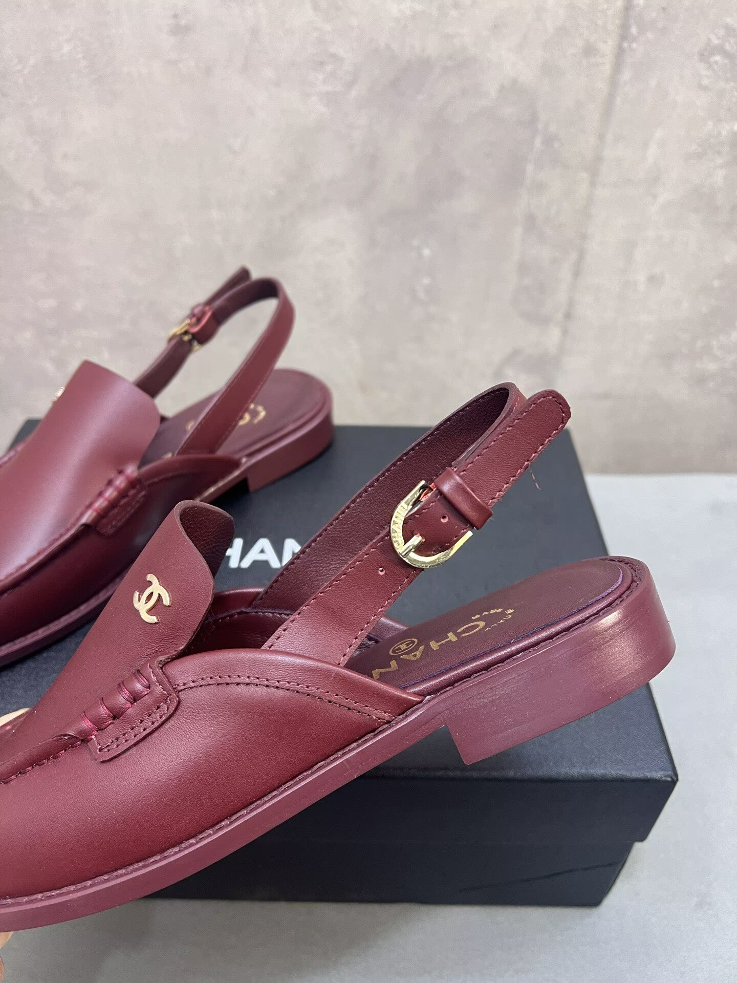 ua Ch**el slingbacks