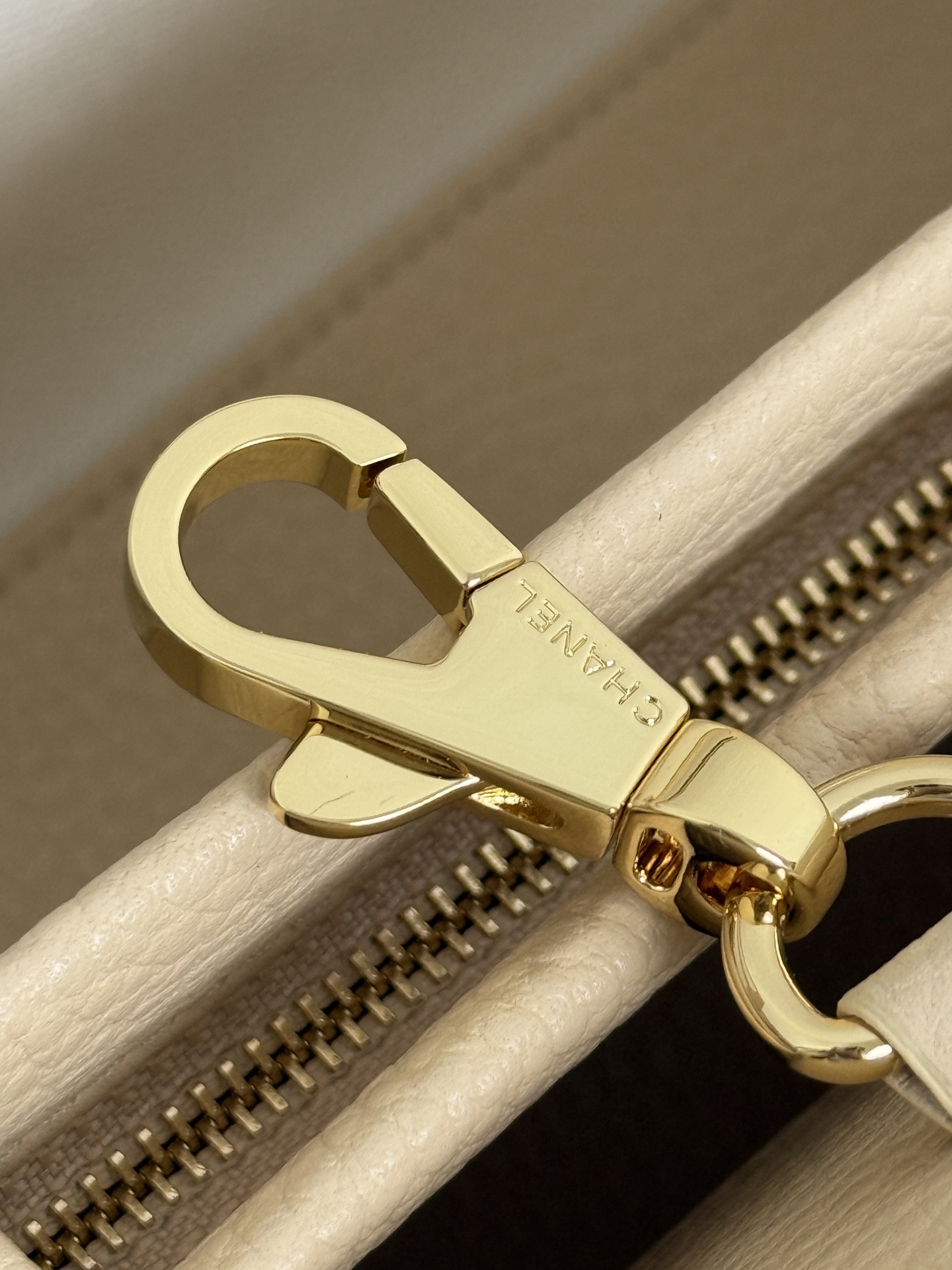 Chanel Small Tote AS6288 15x31x12cm