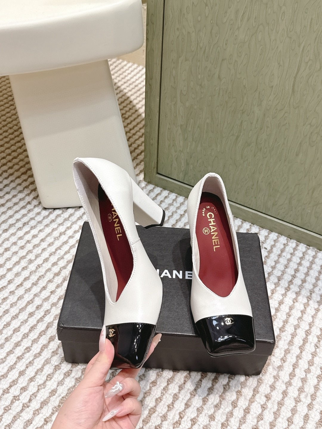 ua Ch**el pumps