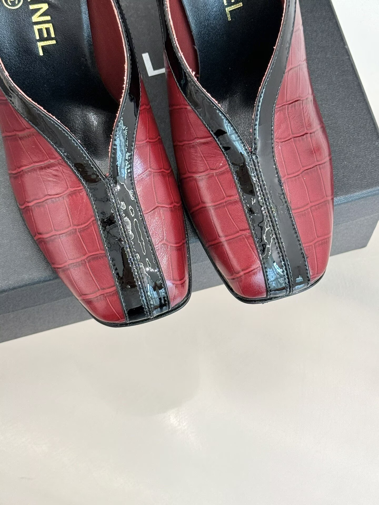 ua Ch**el pumps