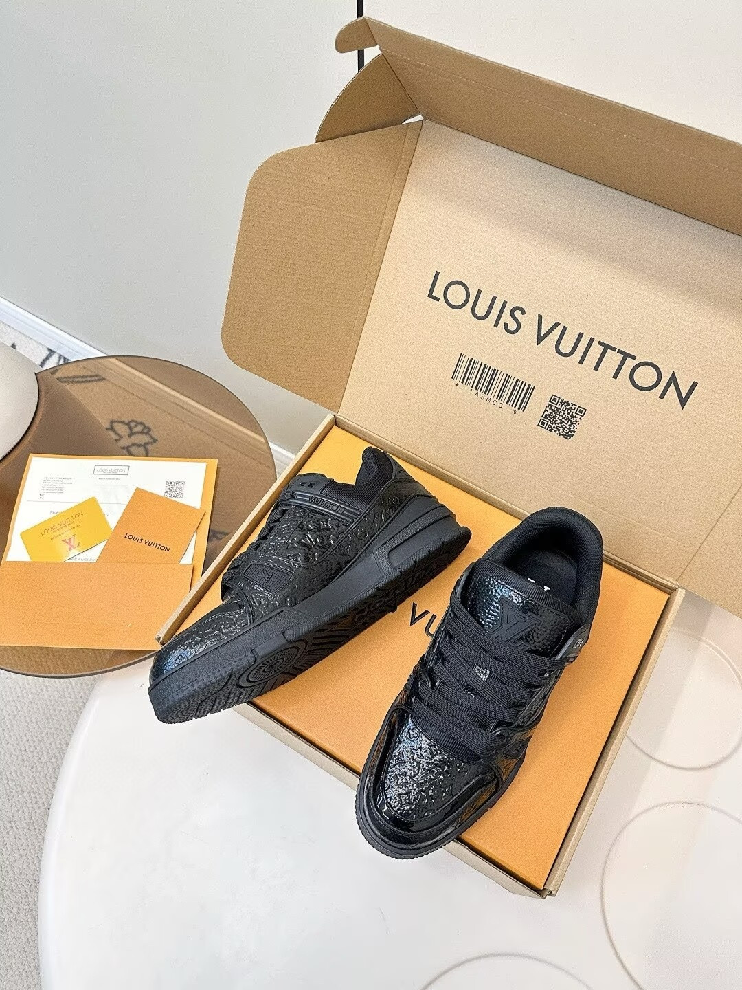 UA LV trainer Sneakers
