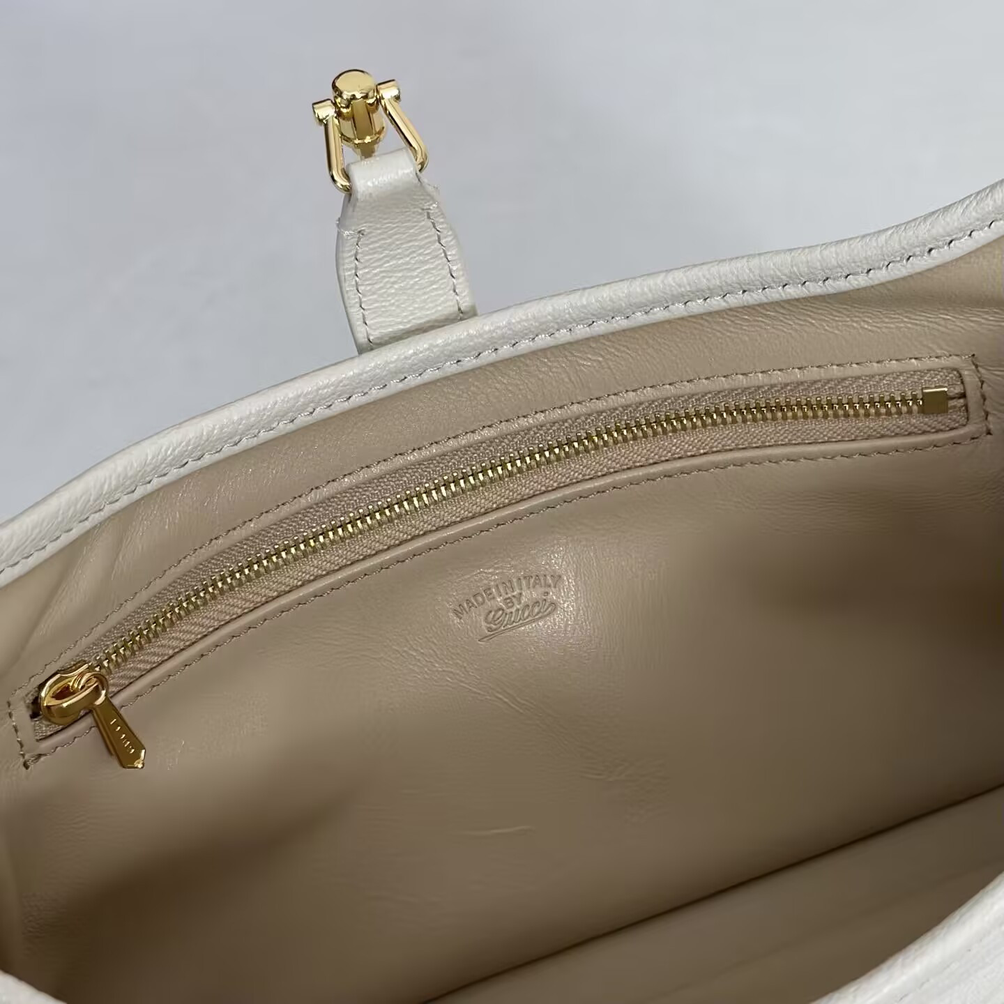Gvc*1 jackie slim shoulder bag 27x13x3.5cm
