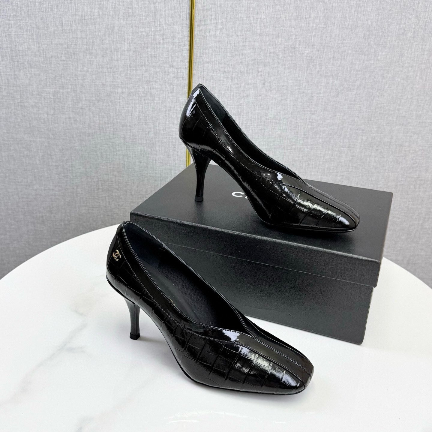 ua Ch**el pumps