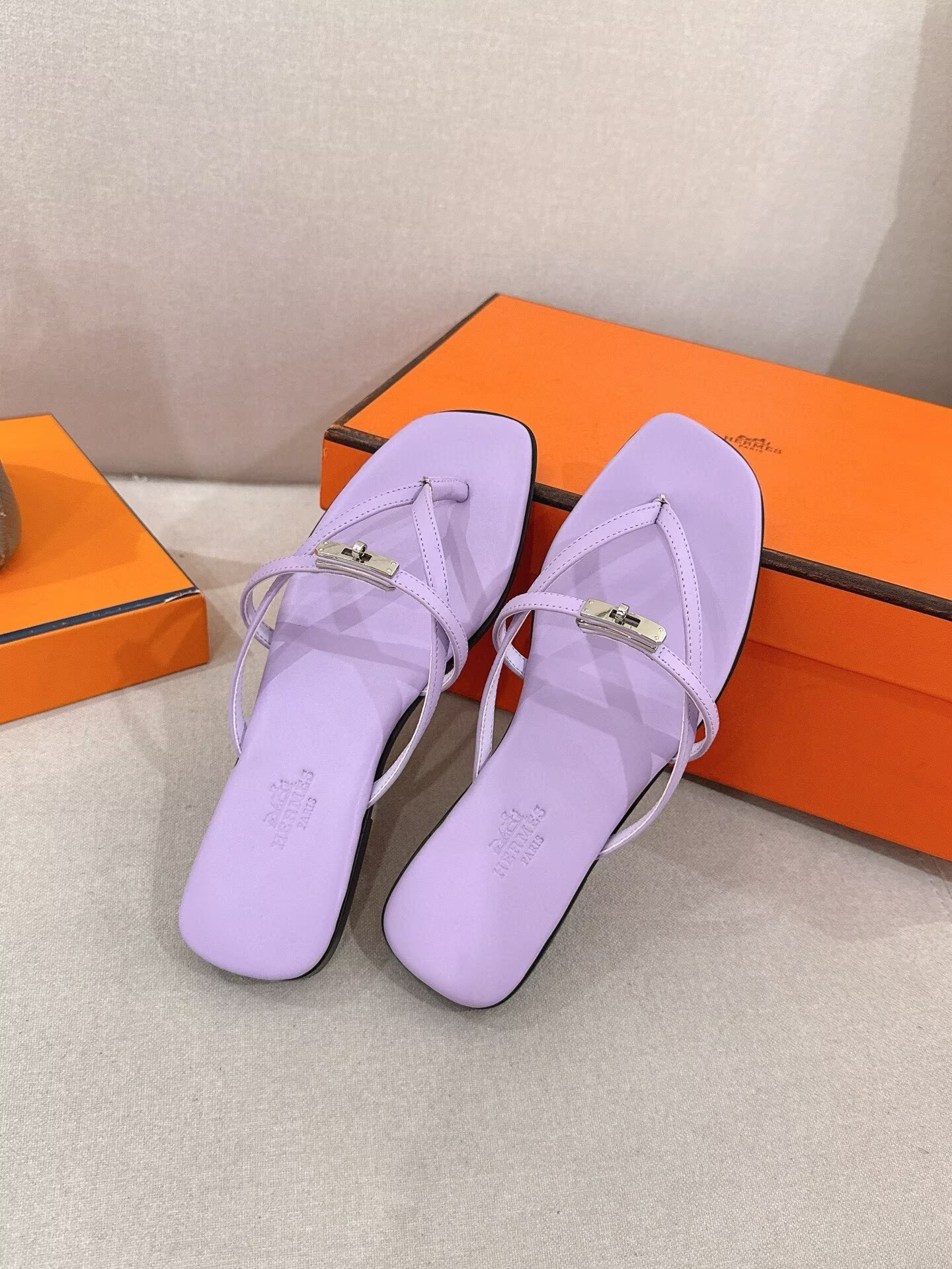 ua H**me5 miss sandals