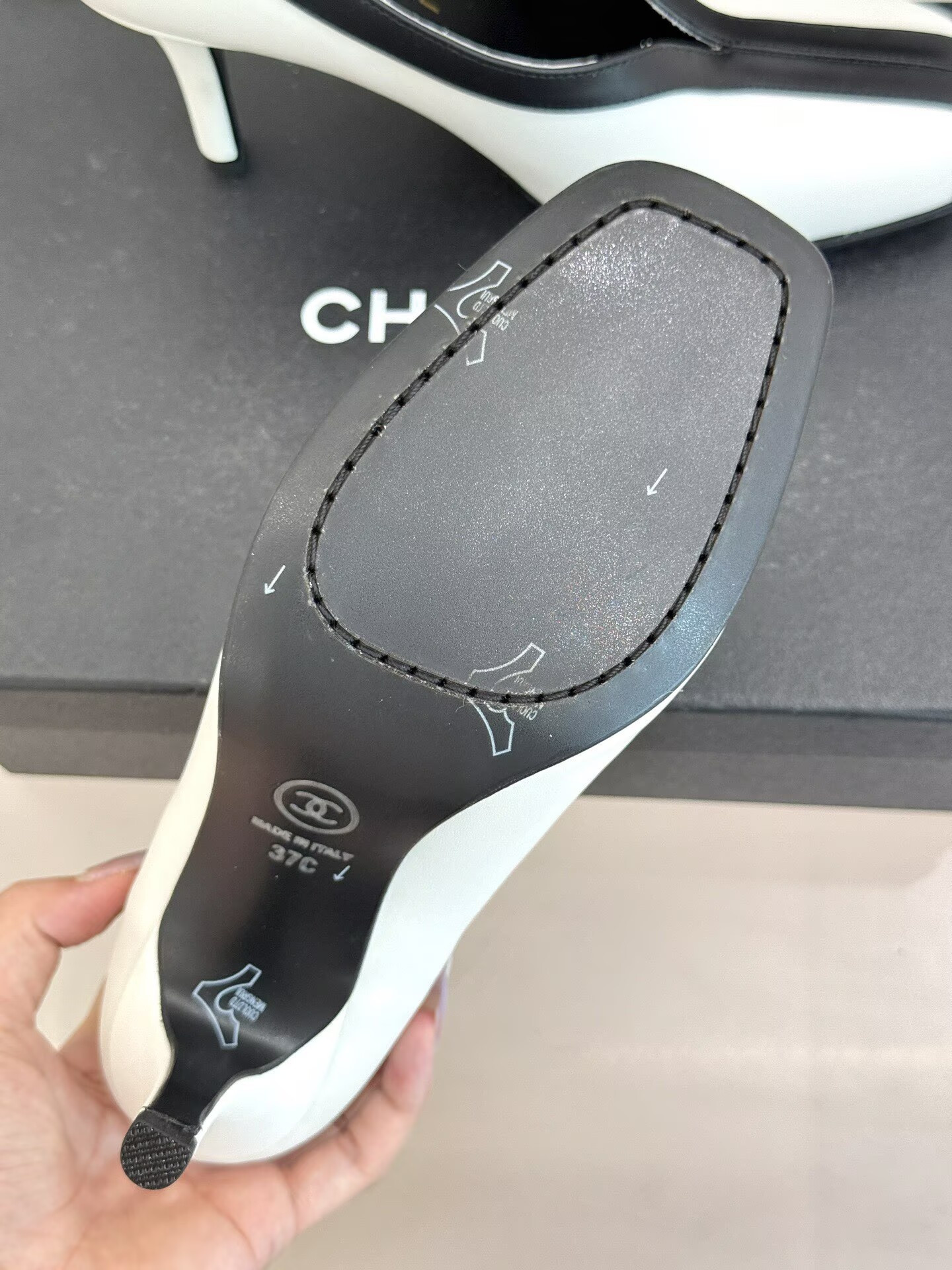 ua Ch**el pumps
