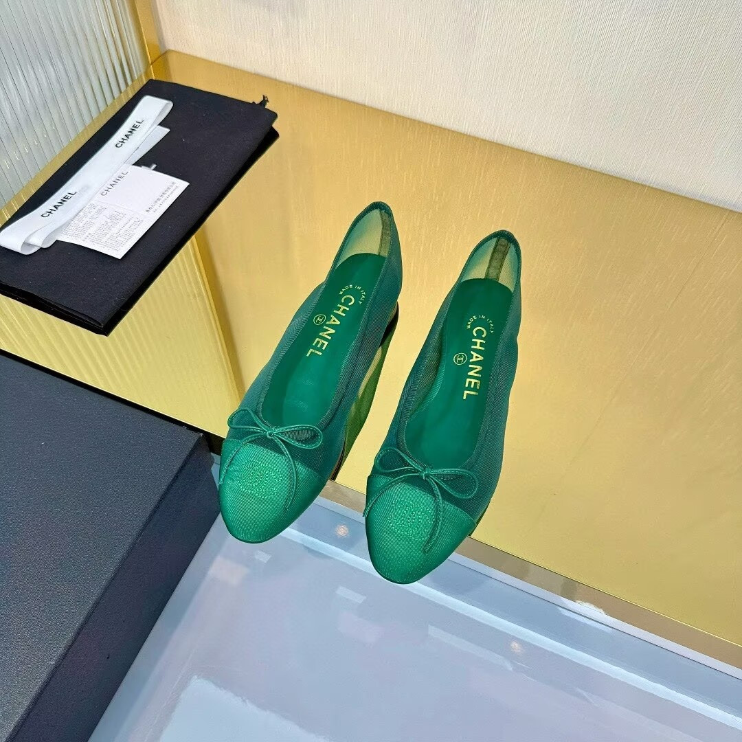 ua Ch**el ballet flats