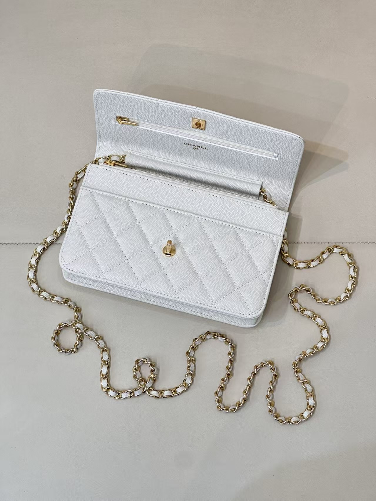 Ch**el WOC CLASSIC WALLET ON CHAIN 13x19cm