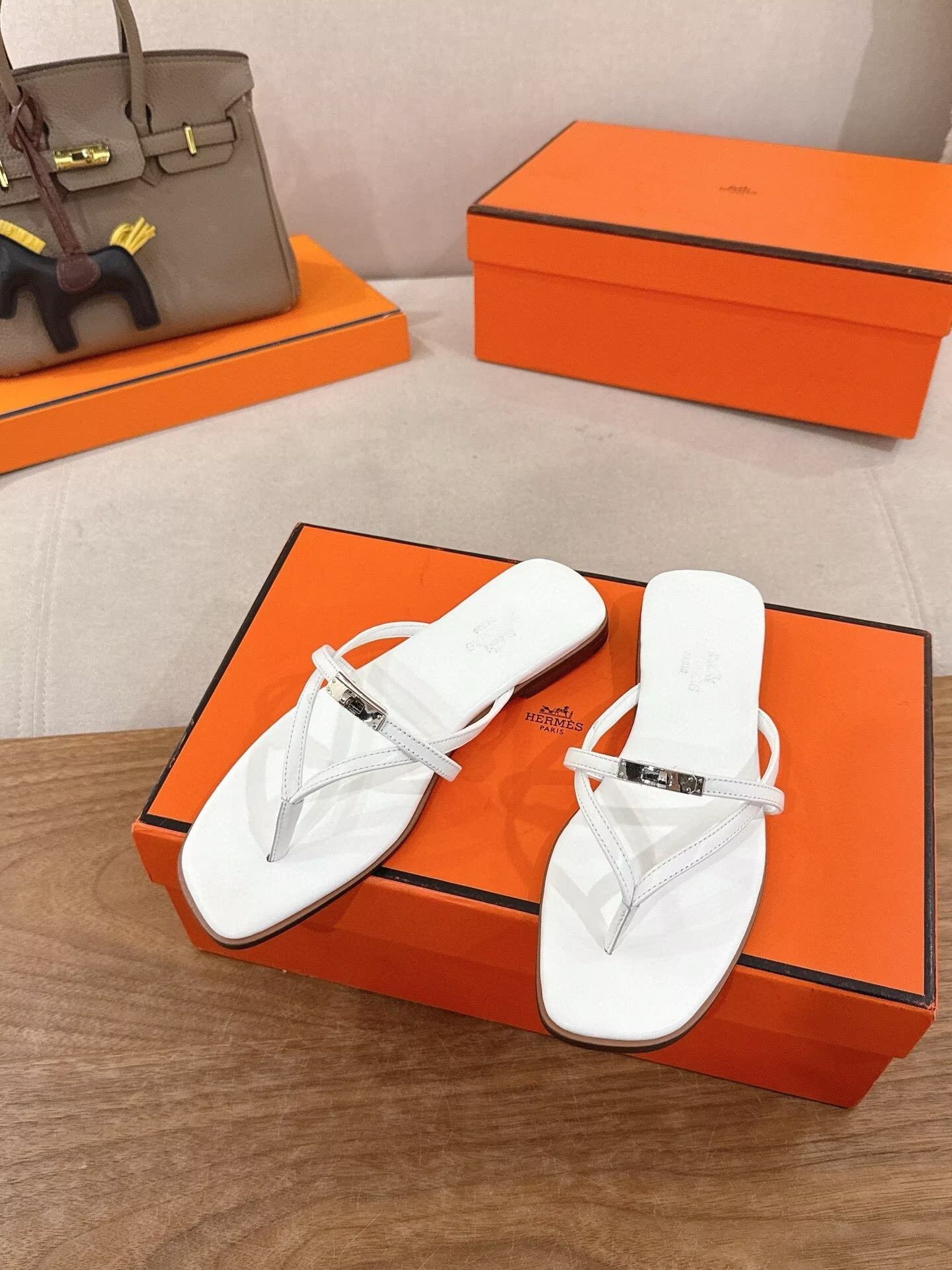 ua H**me5 miss sandals