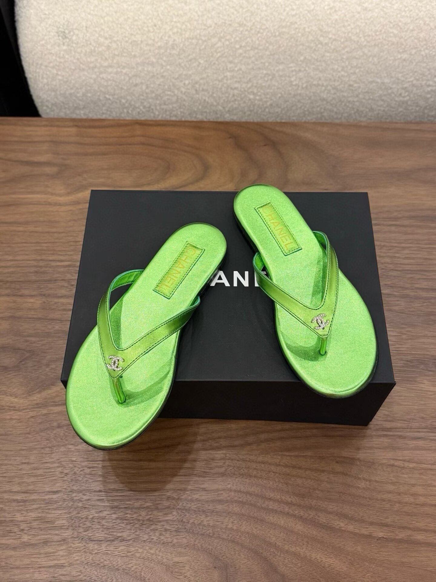 UA Chanel Slides