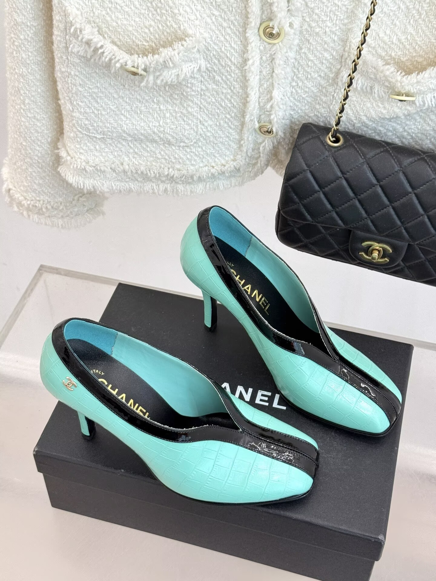 ua Ch**el pumps