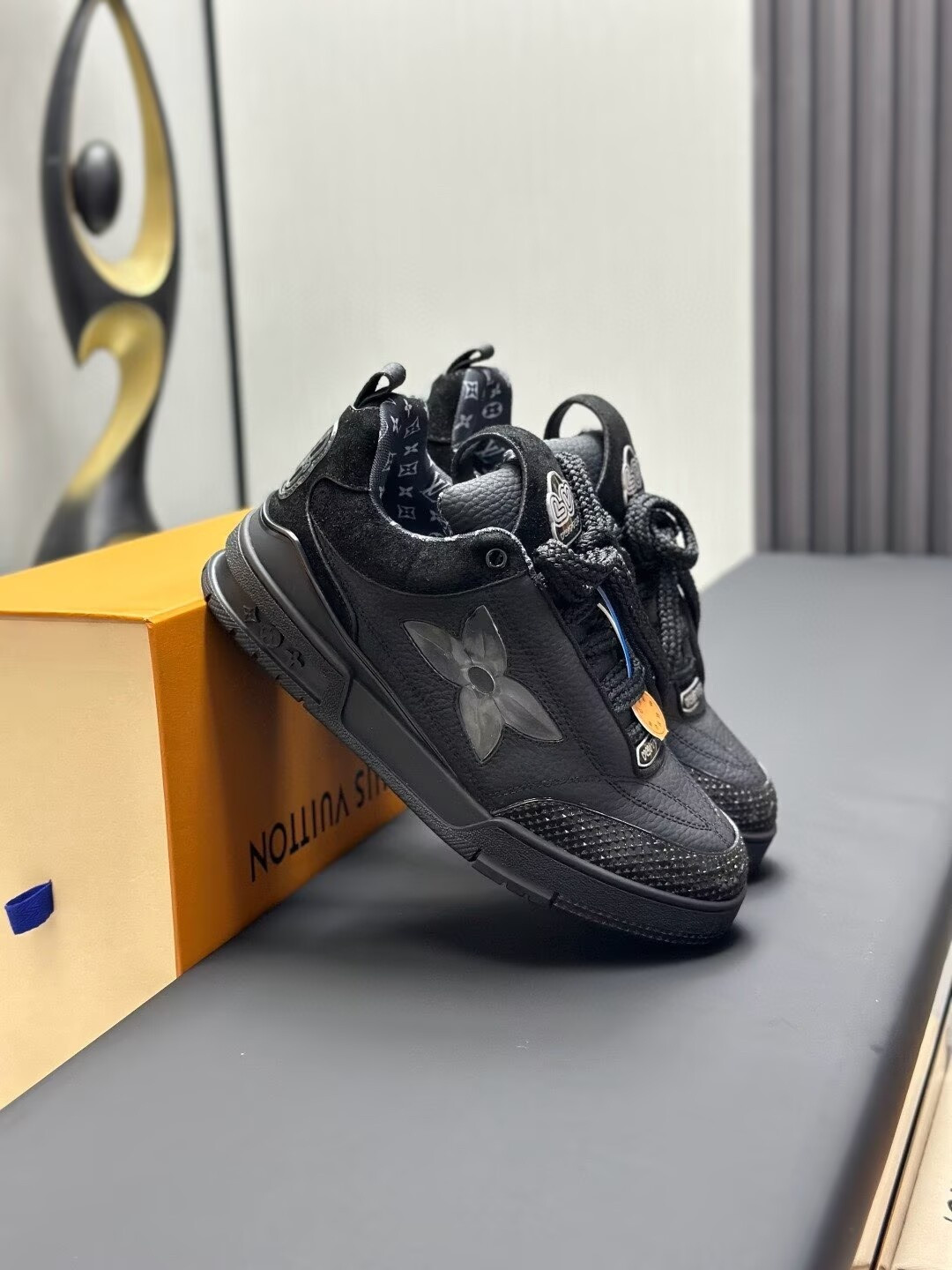 UA LV Skate Sneaker