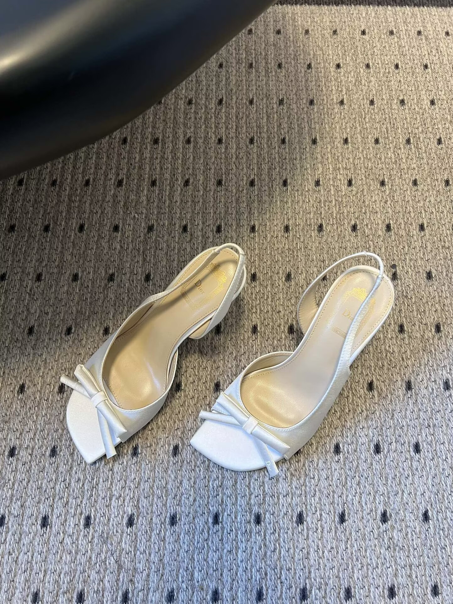 ua D10r bow heeled slingback sandal