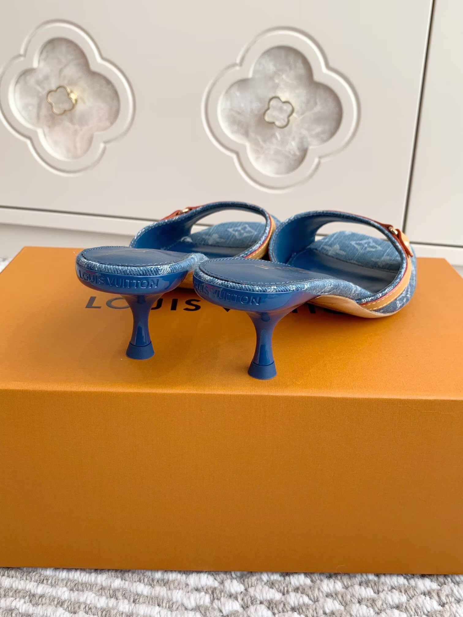 UA LV 6AM Mule