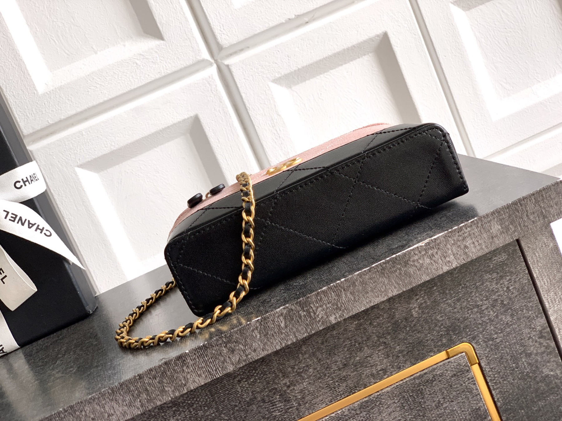 Chanel Vanity with Chain AP5186 17x19.5x5cm