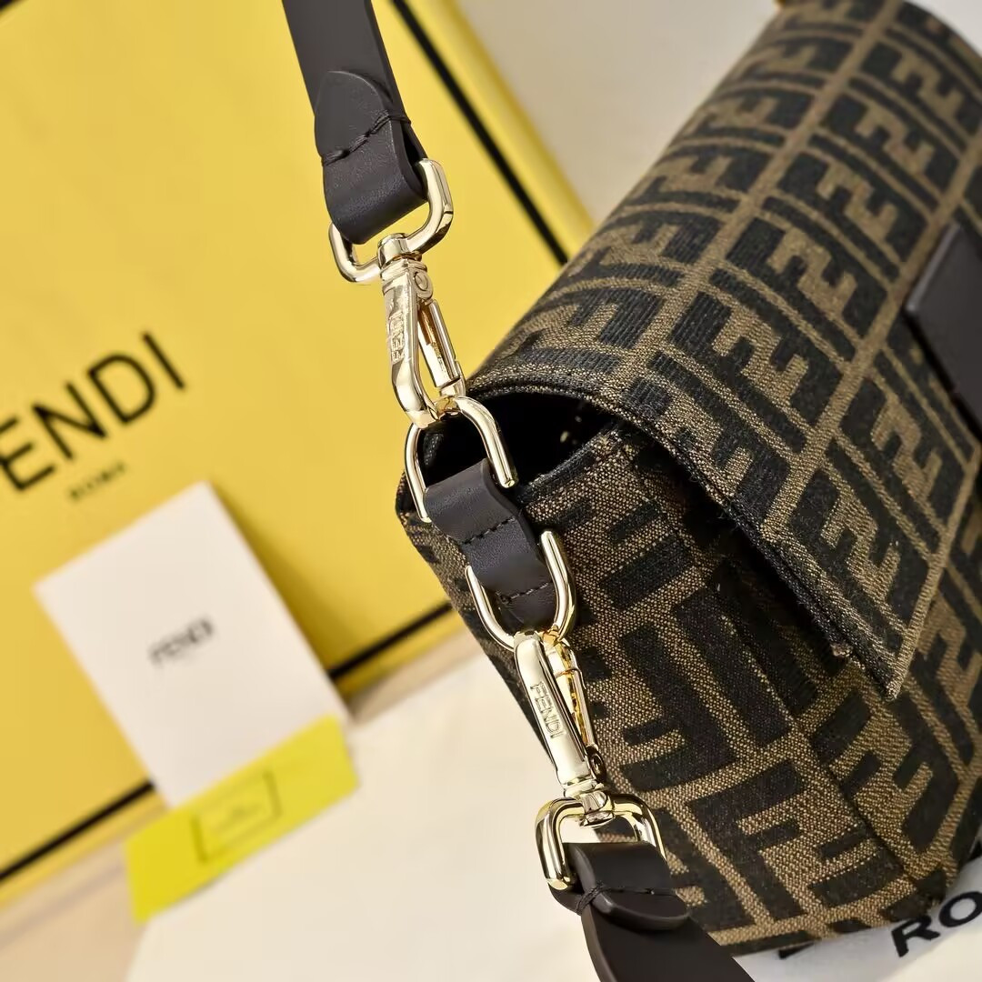 Fendi Baguette Shoulder Bag 26x13x6cm