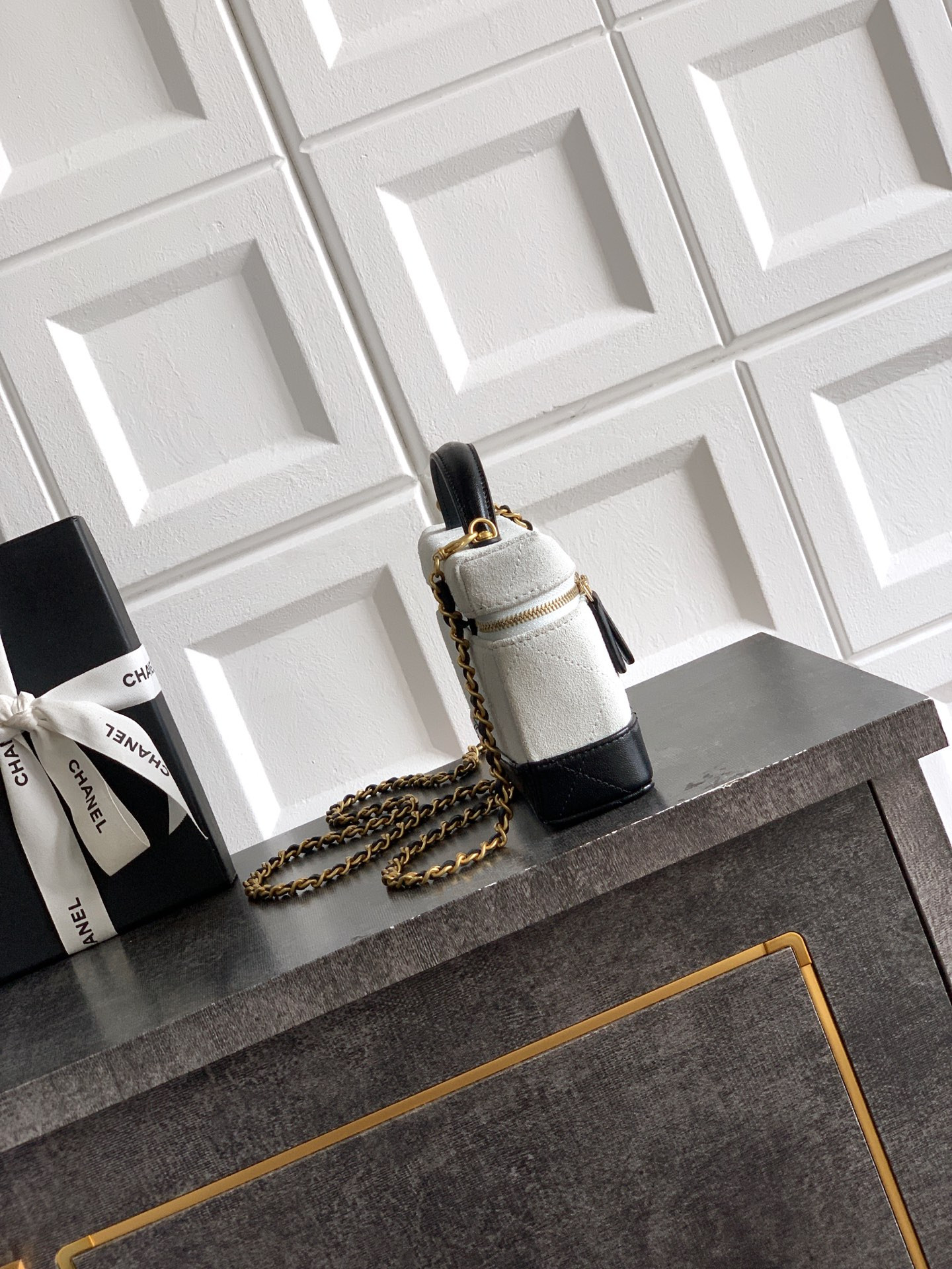 Chanel Vanity with Chain AP5186 17x19.5x5cm