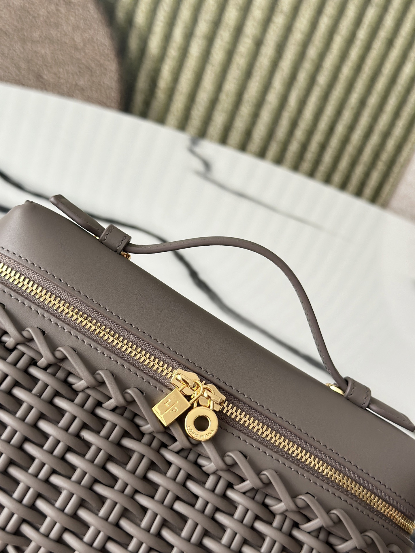 Loro Piana Extra Pocket L19 19 x 11.5 x 7cm