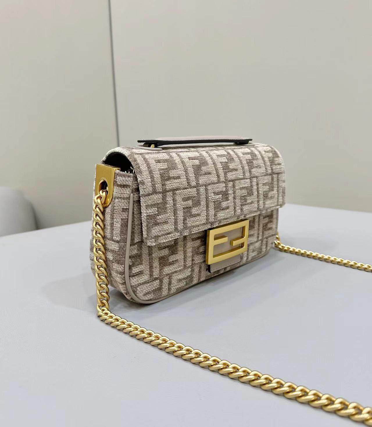 F**di Baguette Chain Midi 24x14.5x7cm