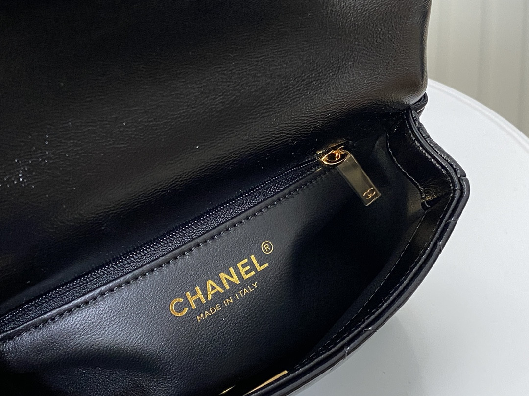 Ch**el WALLET ON CHAIN 19x13x7cm