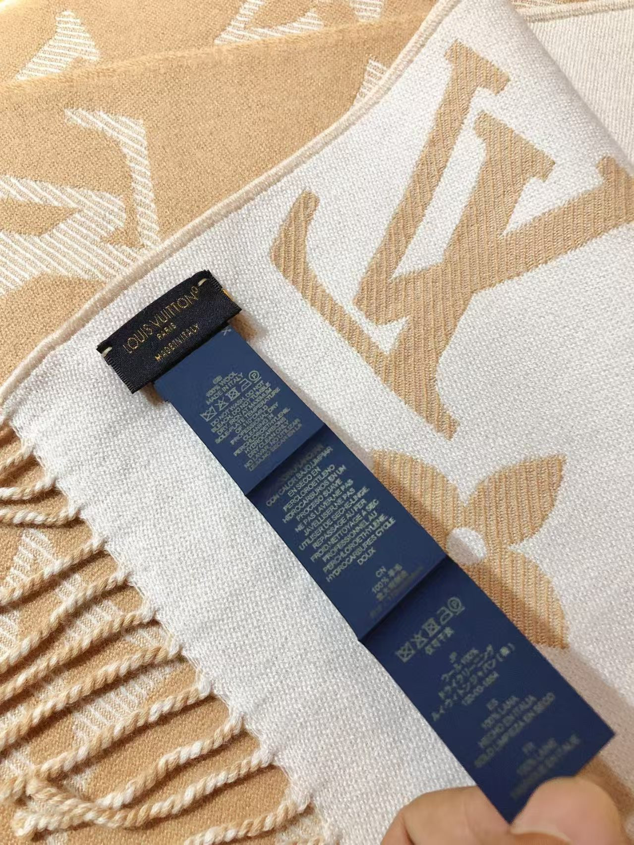 l0vis Vvtt0n monogram scarf