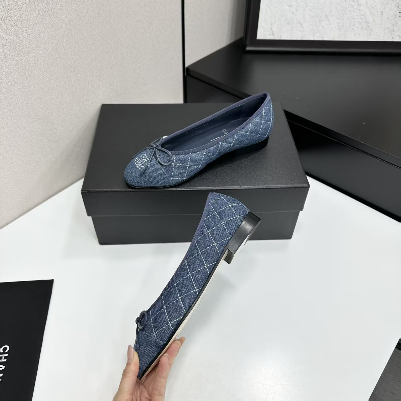 ua Ch**el ballet flats