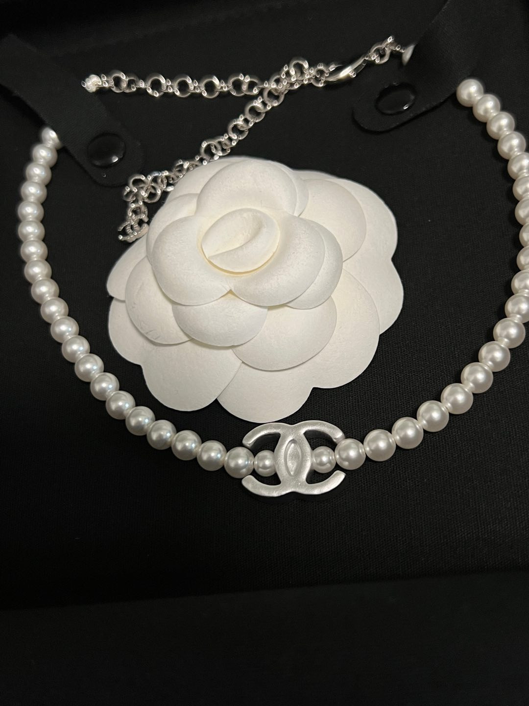 Ch**el necklace