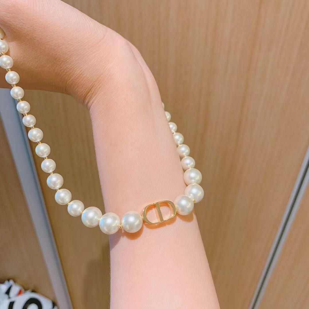 D10r necklace