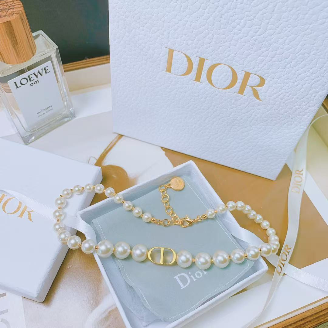 D10r necklace