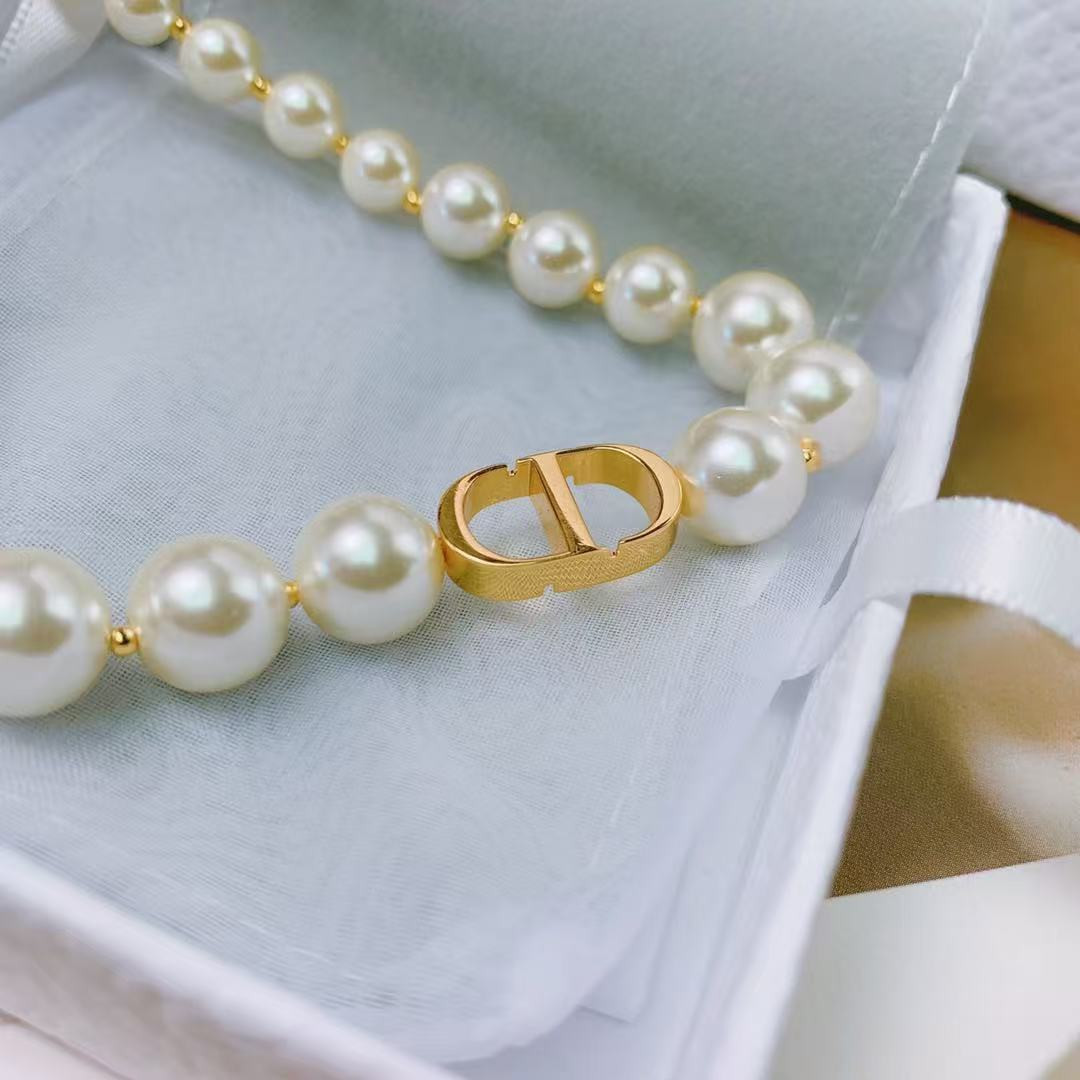 D10r necklace