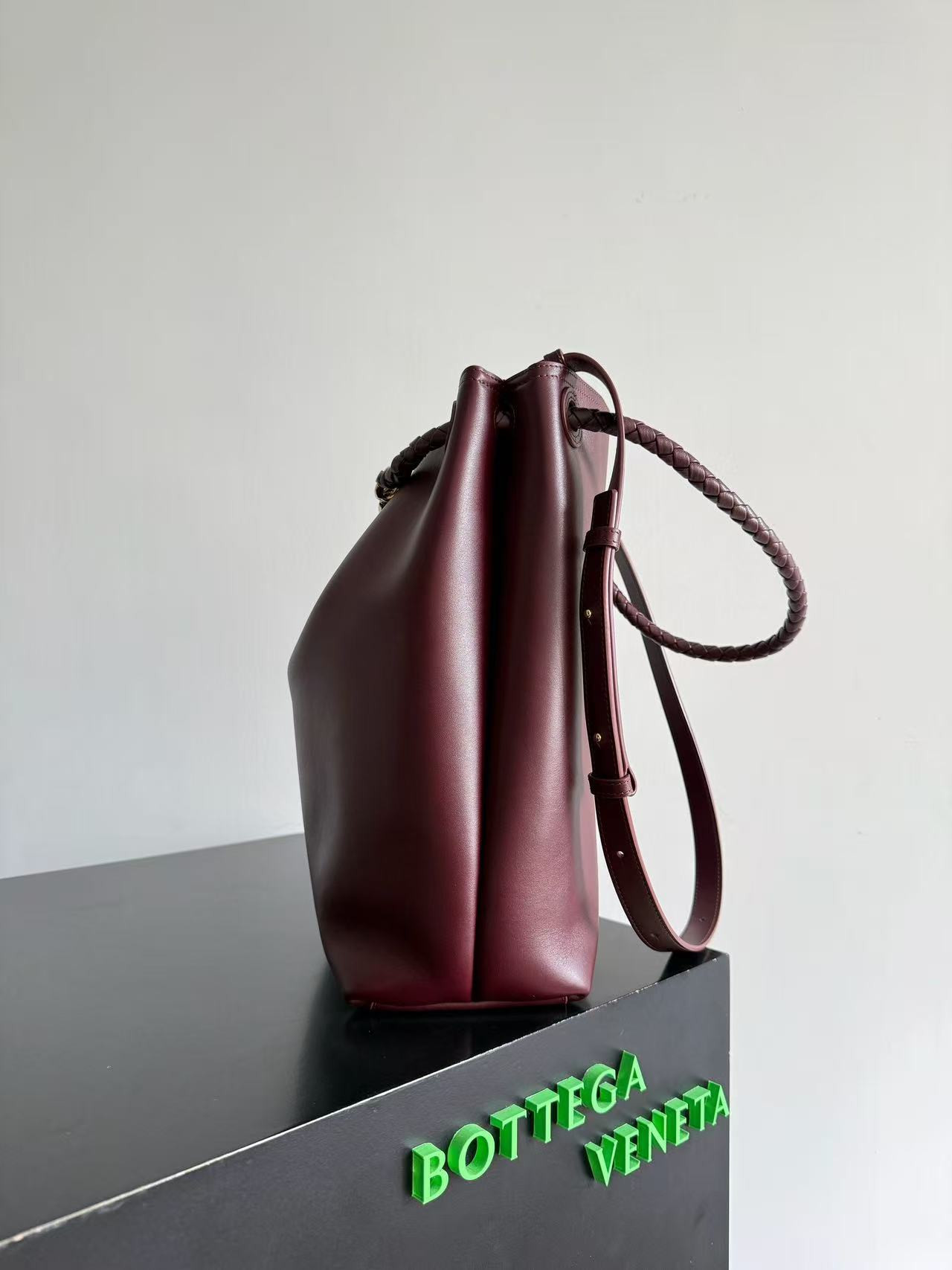 b0tte*a Ven*ta andiamo medium leather bucket bag 34x24x12cm without box