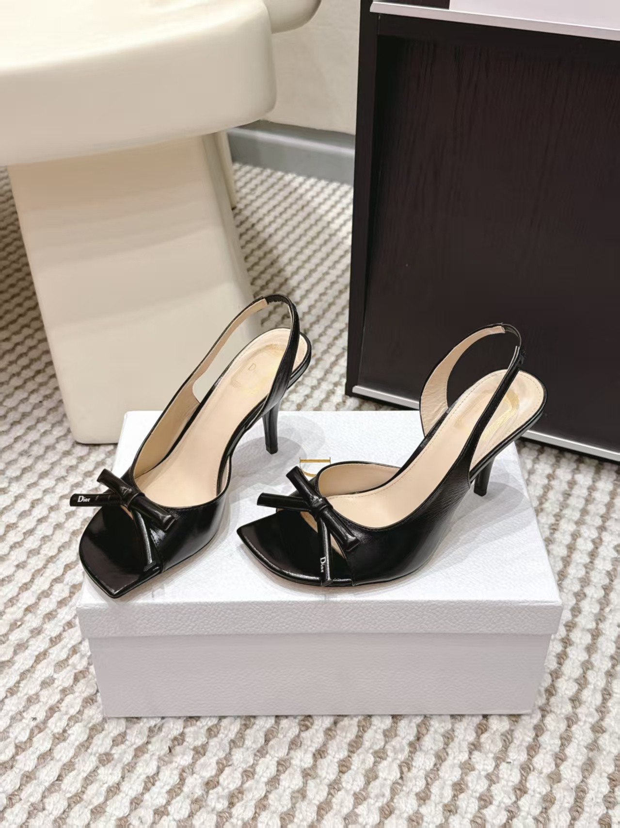 ua D10r bow heeled slingback sandal