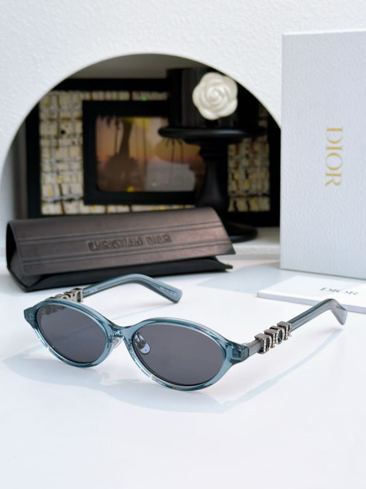 D10r glasses