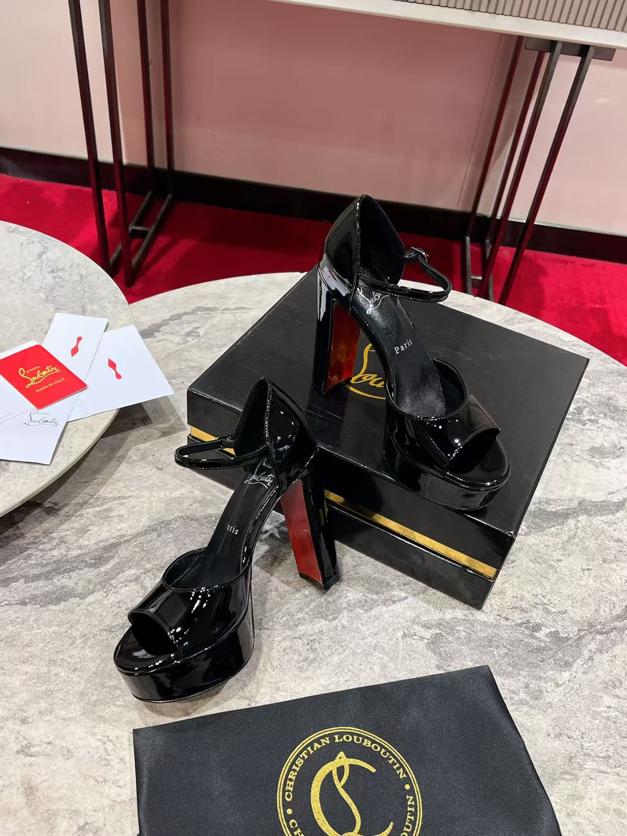 ua Chr1st1an louboutin sandals