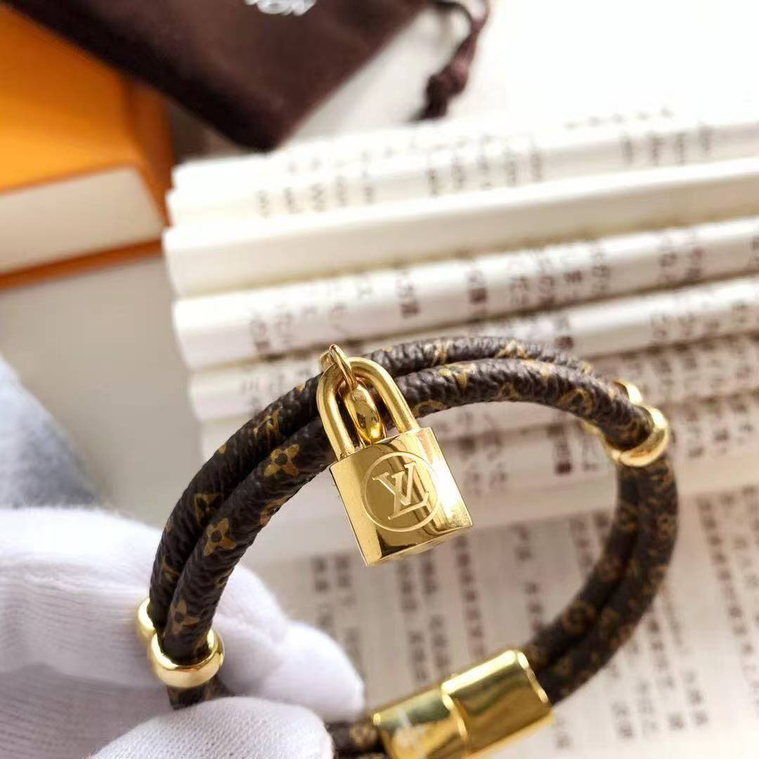 l0vis Vvtt0n keep it twice bracelet approximately 17cm