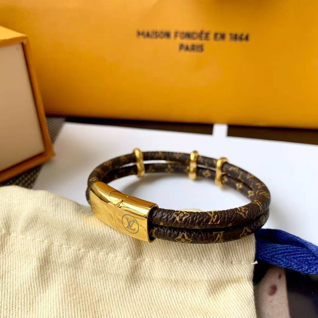 l0vis Vvtt0n keep it twice bracelet approximately 17cm
