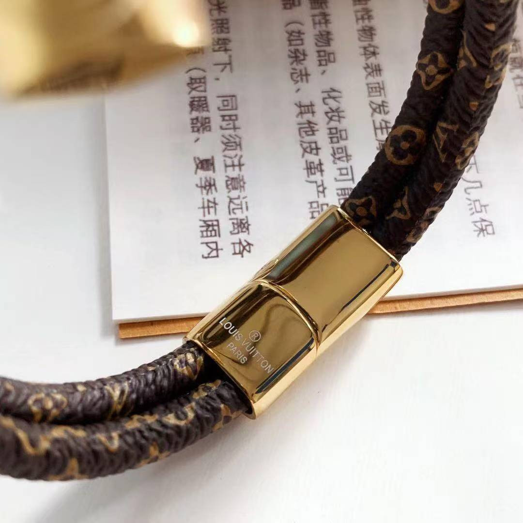 l0vis Vvtt0n keep it twice bracelet approximately 17cm