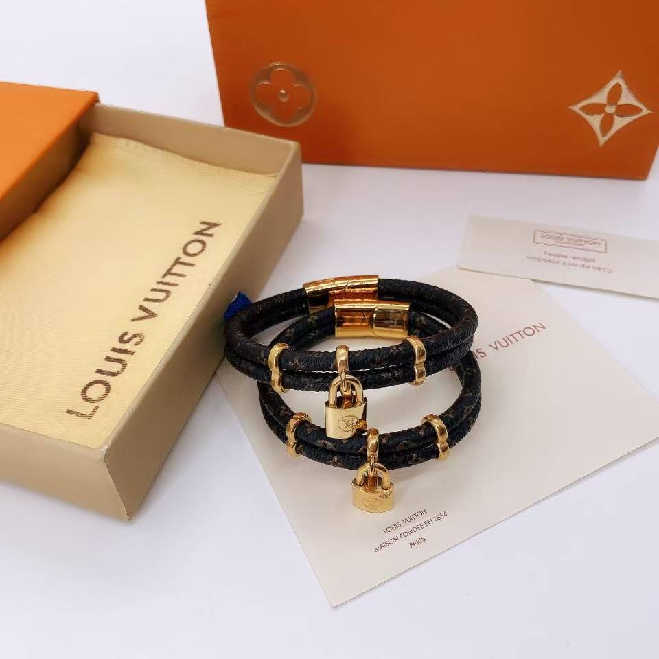 l0vis Vvtt0n keep it twice bracelet approximately 17cm